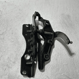2007-2013 MERCEDES S550 W221 FRONT RIGHT PASSENGER SIDE HOOD HINGE BRACKET OEM