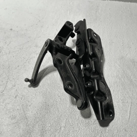 2007-2013 MERCEDES S550 W221 FRONT RIGHT PASSENGER SIDE HOOD HINGE BRACKET OEM