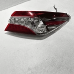 DEFECT 18-20 TOYOTA CAMRY REAR PASSENGER SIDE OUTER TAILLIGHT LIGHT FULL LED OEM
