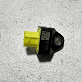 2018-2022 TOYOTA CAMRY REAR CENTER LEFT OR RIGHT SIDE IMPACT CRASH SENSOR OEM 2018-2022 TOYOTA CAMRY REAR CENTER LEFT OR RIGHT SIDE IMPACT CRASH SENSOR OEM