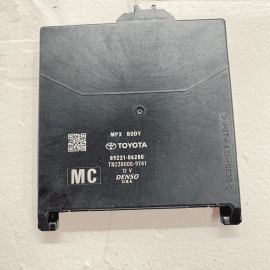 2018 - 2019 Toyota Camry XSE 2.5L Multiplex Network Body Control Module Uni