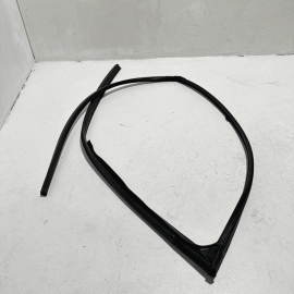 2016-2022 Honda Pilot EX-L Door Window Glass Run Channel Seal Front Right OEM