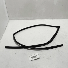 2016-2022 Honda Pilot EX-L Door Window Glass Run Channel Seal Front Right OEM