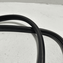 2016-2022 HONDA PILOT EX-L DOOR ON BODY WHEATHERSTRIP SEAL FRONT RIGHT OEM