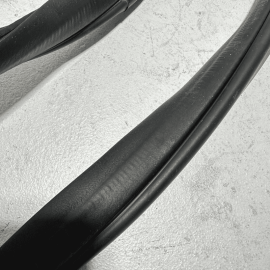 2016-2022 HONDA PILOT EX-L DOOR ON BODY WHEATHERSTRIP SEAL FRONT RIGHT OEM