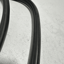 2016-2022 HONDA PILOT EX-L DOOR ON BODY WHEATHERSTRIP SEAL FRONT RIGHT OEM