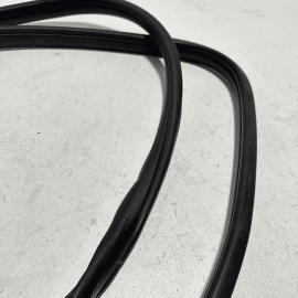 2016-2022 HONDA PILOT EX-L DOOR ON BODY WHEATHERSTRIP SEAL FRONT RIGHT OEM