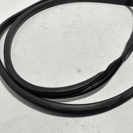 2016-2022 HONDA PILOT EX-L DOOR ON BODY WHEATHERSTRIP SEAL FRONT RIGHT OEM