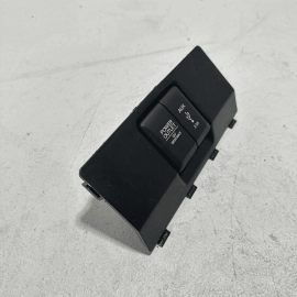 Honda Pilot 2016-2019 USB Trim Console Auxiliary Connector And Power Outlet OEM