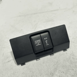 Honda Pilot 2016-2019 USB Trim Console Auxiliary Connector And Power Outlet OEM