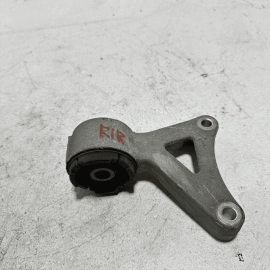 2020-2024 TOYOTA CAMRY XSE REAR DIFFERENTIAL RIGHT MOUNT SUPPORT BRACKET OEM