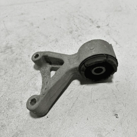 2020-2024 TOYOTA CAMRY XSE REAR DIFFERENTIAL RIGHT MOUNT SUPPORT BRACKET OEM