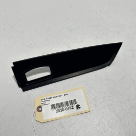 HONDA PILOT REAR PASSENGER SIDE LICENSE LIGHT LAMP MOLDING COVER 2016 - 2022 OEM HONDA PILOT REAR PASSENGER SIDE LICENSE LIGHT LAMP MOLDING COVER 2016 - 2022 OEM