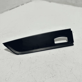 HONDA PILOT REAR DRIVER SIDE LICENSE LIGHT LAMP MOLDING COVER TRIM 2016-2022 OEM HONDA PILOT REAR DRIVER SIDE LICENSE LIGHT LAMP MOLDING COVER TRIM 2016-2022 OEM