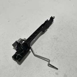 2016-2022 HONDA PILOT EX-L FRONT LEFT SIDE EXTERIOR DOOR HANDLE BASE BRACKET OEM