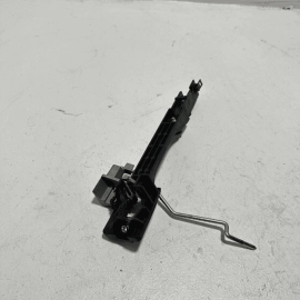 2016-2022 HONDA PILOT EX-L FRONT LEFT SIDE EXTERIOR DOOR HANDLE BASE BRACKET OEM