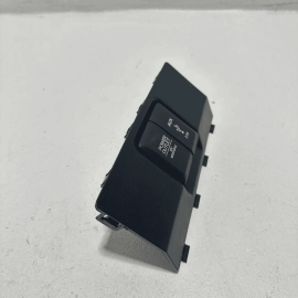 2016-2019 HONDA PILOT EX-L USB TRIM CONSOLE AUXILIARY CONNECTOR POWER OUTLET OEM