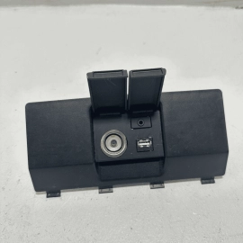 2016-2019 HONDA PILOT EX-L USB TRIM CONSOLE AUXILIARY CONNECTOR POWER OUTLET OEM