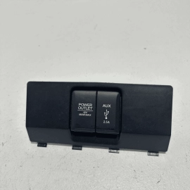 2016-2019 HONDA PILOT EX-L USB TRIM CONSOLE AUXILIARY CONNECTOR POWER OUTLET OEM