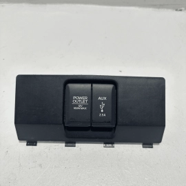 2016-2019 HONDA PILOT EX-L USB TRIM CONSOLE AUXILIARY CONNECTOR POWER OUTLET OEM
