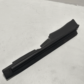 TOYOTA CAMRY 2018-2024 FRONT PASSENGER SIDE FENDER PROTECTOR LEDGE COVER OEM