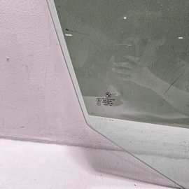 2011-2016 BMW 550xi FRONT RIGHT SIDE DOOR WINDOW GLASS OEM