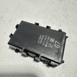 2018 - 2019 TOYOTA CAMRY SE XSE 2.5L FWD AT NETWORK GATEWAY CONTROL MODULE ECM