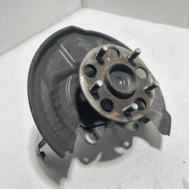 TOYOTA CAMRY FWD REAR PASSENGER SIDE SPINDLE KNUCKLE HUB / KNUCKLE 2018-2024 OEM