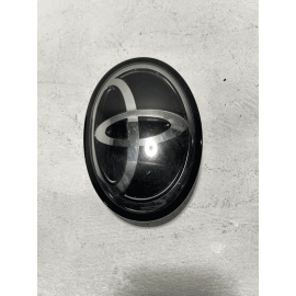 2018-2019-2020 TOYOTA CAMRY XSE FRONT BUMPER GRILLE EMBLEM BADGE LOGO COVER OEM