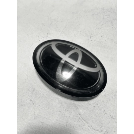 2018-2019-2020 TOYOTA CAMRY XSE FRONT BUMPER GRILLE EMBLEM BADGE LOGO COVER OEM