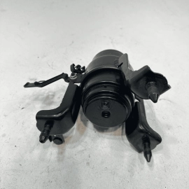 2018-2024 TOYOTA CAMRY XSE TRANSMISSION FRONT MOUNT BRACKET INSULATOR OEM
