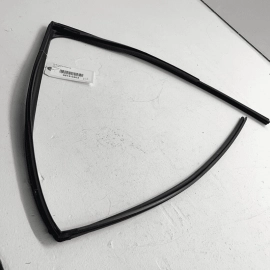 TOYOTA CAMRY 2018 - 2021 REAR PASSENGER SIDE WINDOW GLASS RUN CHANNEL SEAL 
