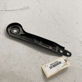 21-23 KIA K5 REAR SUBFRAME CROSSMEMBER PASSENGER SIDE STAY BRACKET SUPPORT 