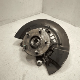 TOYOTA CAMRY XLE LE 2.5L FRONT PASSENGER SIDE SPINDLE KNUCKLE HUB OEM 2018-2024