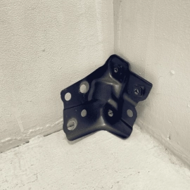 2018 - 2024 TOYOTA CAMRY FRONT PASSENGER SIDE FENDER SUPPORT BRACKET OEM =8w7=