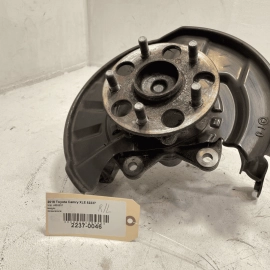 TOYOTA CAMRY 2.5L FWD REAR DRIVER SIDE SPINDLE KNUCKLE HUB OEM 2018-2024