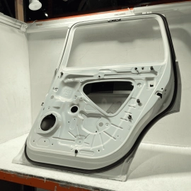 18-24 Volkswagen Atlas Rear Passenger Door Shell Cover Panel OEM Pure White 0Q0Q