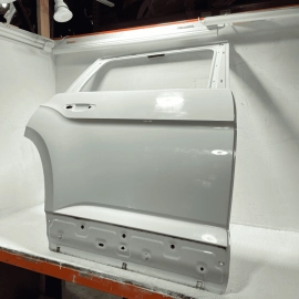 18-24 Volkswagen Atlas Rear Passenger Door Shell Cover Panel OEM Pure White 0Q0Q