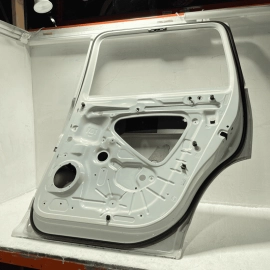 18-24 Volkswagen Atlas Rear Passenger Door Shell Cover Panel OEM Pure White 0Q0Q