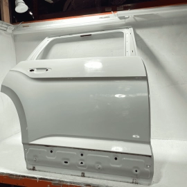18-24 Volkswagen Atlas Rear Passenger Door Shell Cover Panel OEM Pure White 0Q0Q