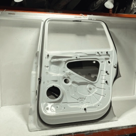 18-24 Volkswagen Atlas Rear Passenger Door Shell Cover Panel OEM Pure White 0Q0Q