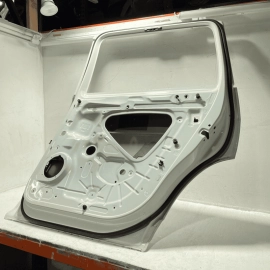 18-24 Volkswagen Atlas Rear Passenger Door Shell Cover Panel OEM Pure White 0Q0Q