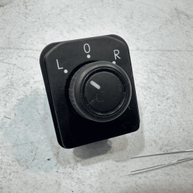 2018-22 VOLKSWAGEN ATLAS FRONT DRIVER SIDE DOOR OUTER MIRROR CONTROL SWITCH OEM