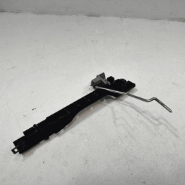 HONDA PILOT 2016-2022 FRONT PASSENGER SIDE EXTERIOR DOOR HANDLE BASE BRACKET OEM