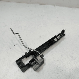 HONDA PILOT 2016-2022 FRONT PASSENGER SIDE EXTERIOR DOOR HANDLE BASE BRACKET OEM