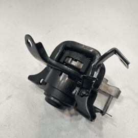 2018-2024 TOYOTA CAMRY XSE ENGINE MOTOR RIGHT SIDE MOUNT BRACKET SUPPORT OEM