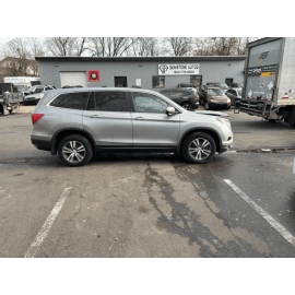 HONDA PILOT REAR DRIVER SIDE LICENSE LIGHT LAMP MOLDING COVER TRIM OEM 2016-2022 HONDA PILOT REAR DRIVER SIDE LICENSE LIGHT LAMP MOLDING COVER TRIM OEM 2016-2022