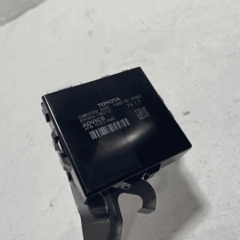 2018-2019 LEXUS NX300 PARK PARKING BRAKE CONTROL MODULE UNIT / BRACKET OEM 2018-2019 LEXUS NX300 PARK PARKING BRAKE CONTROL MODULE UNIT / BRACKET OEM