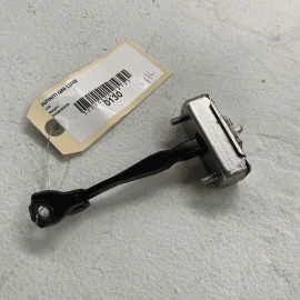 MAZDA CX-5 SPORT 2017 - 2021 CENTER CONSOLE CENTER BRACKET OEM