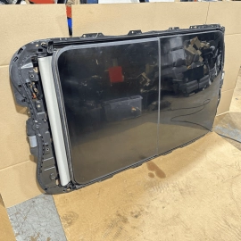 2018-2023 VOLKSWAGEN ATLAS SUNROOF SUN ROOF WINDOW GLASS & MOTORS & SHADE OEM